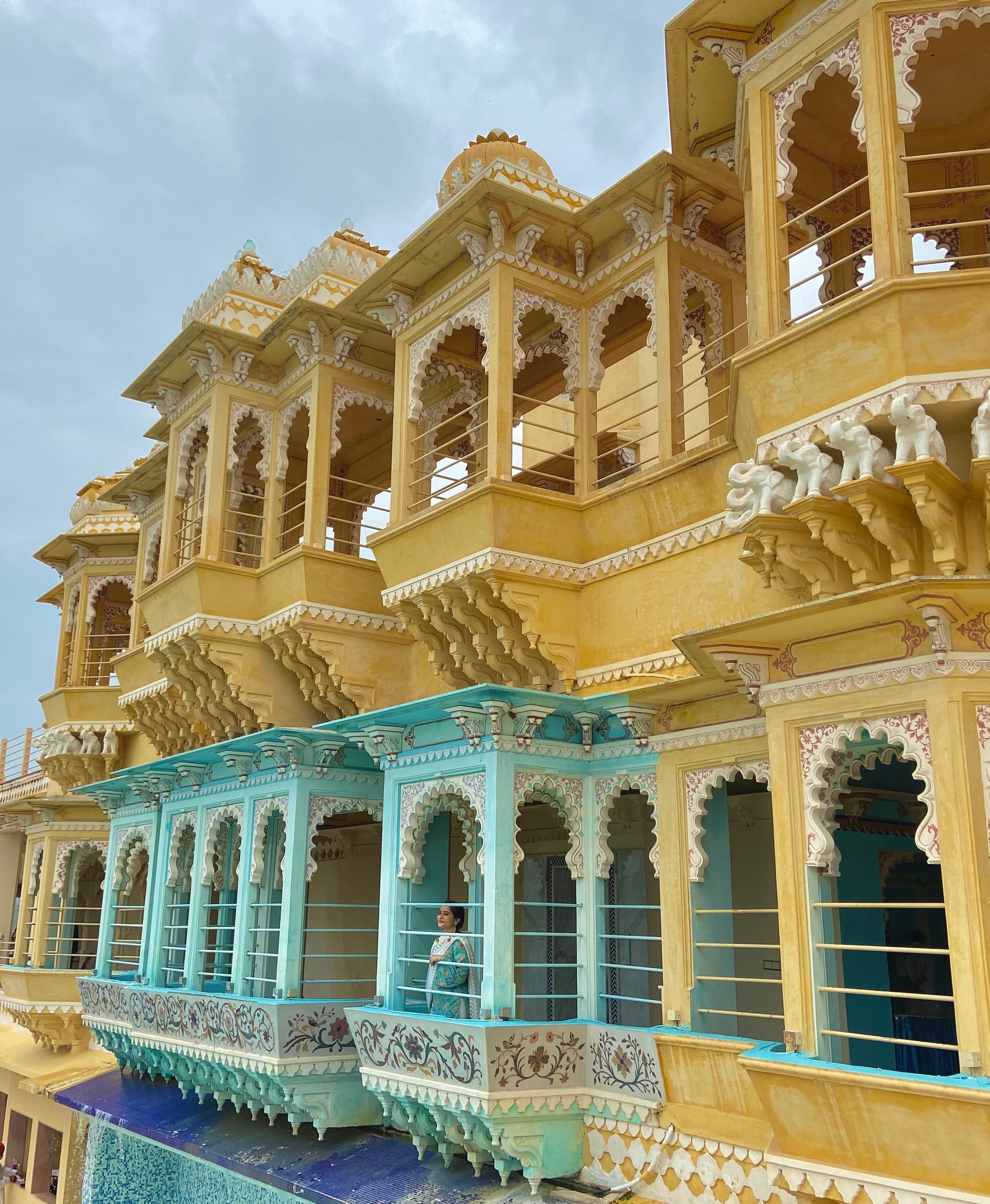 chunda palace udaipur india heritage resort stay